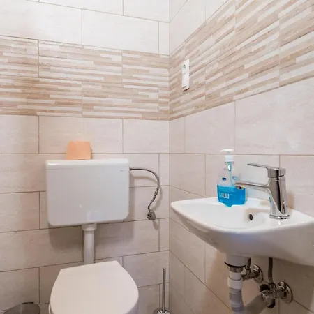 4 Bedroom In Gostinjac