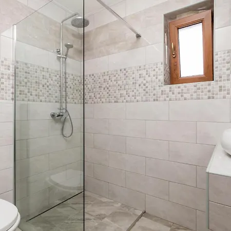 Casa vacanze 4 Bedroom In Gostinjac