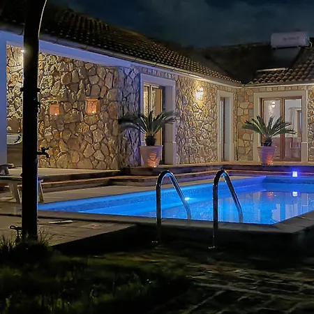 Case de vacanță 4 Bedroom In