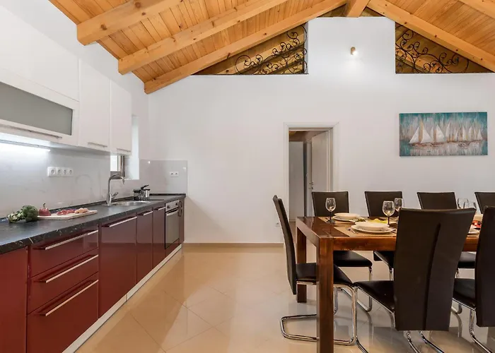 4 Bedroom In *