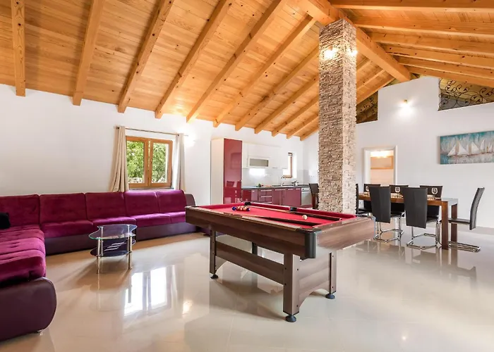 4 Bedroom In Gostinjac