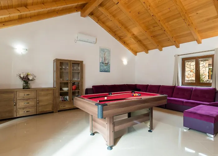4 Bedroom In Gostinjac