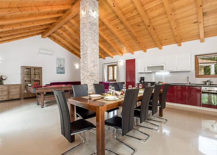 Feriehus 4 Bedroom In Gostinjac