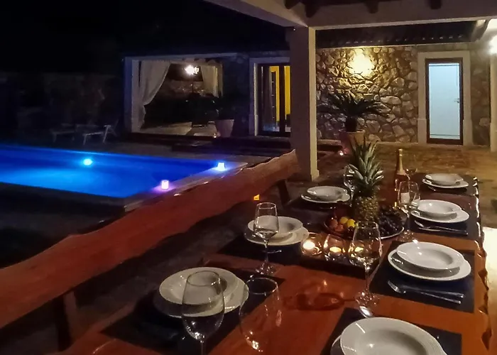 4 Bedroom In Gostinjac