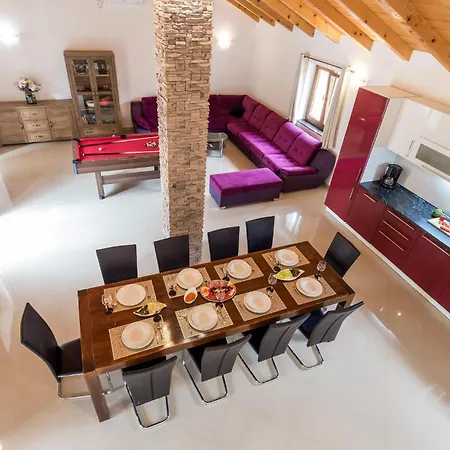 4 Bedroom In Prázdninový dům Gostinjac