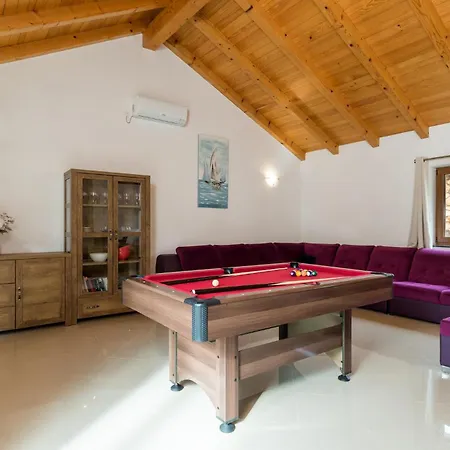 4 Bedroom In Gostinjac