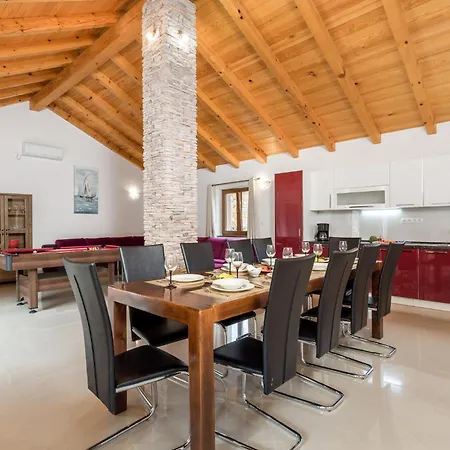 Prázdninový dům 4 Bedroom In Gostinjac