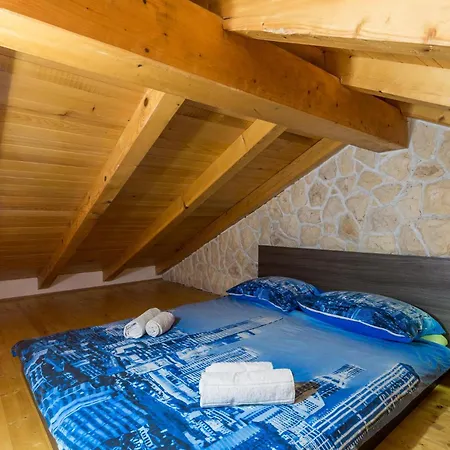 Prázdninový dům 4 Bedroom In Gostinjac