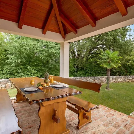 4 Bedroom In Gostinjac