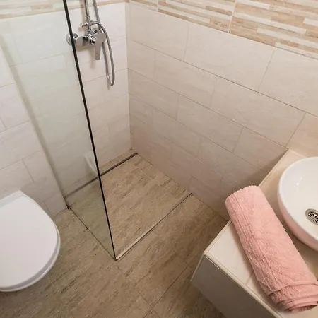 Prázdninový dům 4 Bedroom In Gostinjac