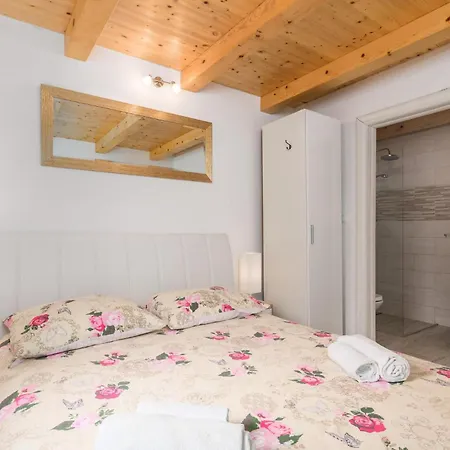 Prázdninový dům 4 Bedroom In *